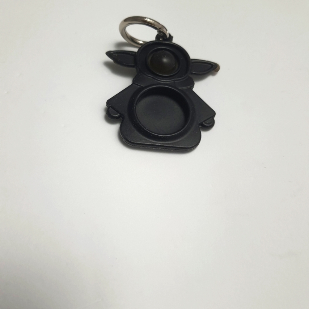 Baby Yoda Mandalorian Apple Airtag holder - Picture 6 of 7